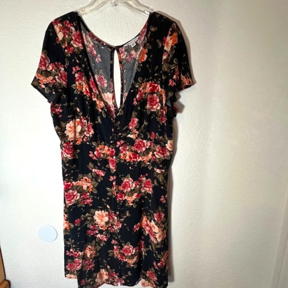 American Eagle Outfitters Black Floral V Neck Dress with Flutter Sleeves Size XL